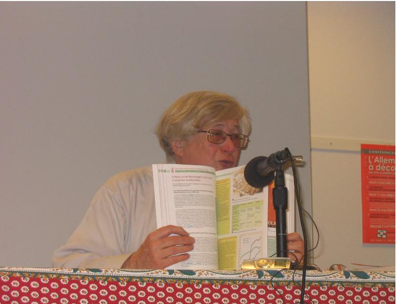 Spisser3.JPG - Conférence-Débat du 26 mars 2006 -  « L’Allemagne à découvert ? » - Marcel SPISSER, ancien inspecteur pédagogique régional de l’Académie de Strasbourg, co-auteur de manuels d’histoire franco-allemand