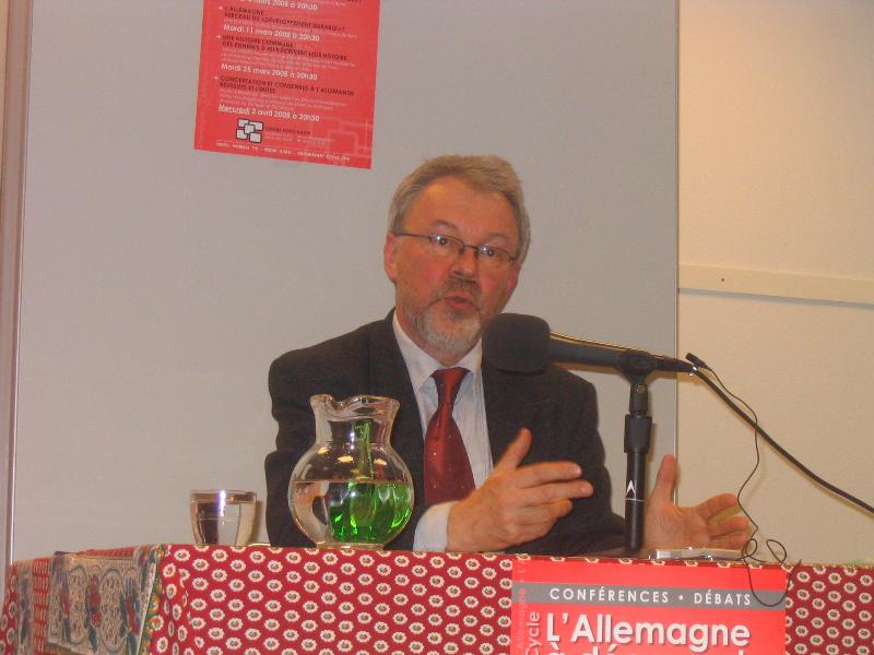 Uterwedde1.JPG - Conférence-Débat du mercredi 2 avril - Concertation et consensus à l'allemande - Réussites et limites - Henrik UTERWEDDE
